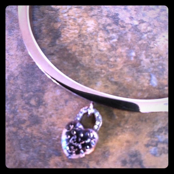 Michael Kors Bracelet with heart charm. - Picture 1 of 8